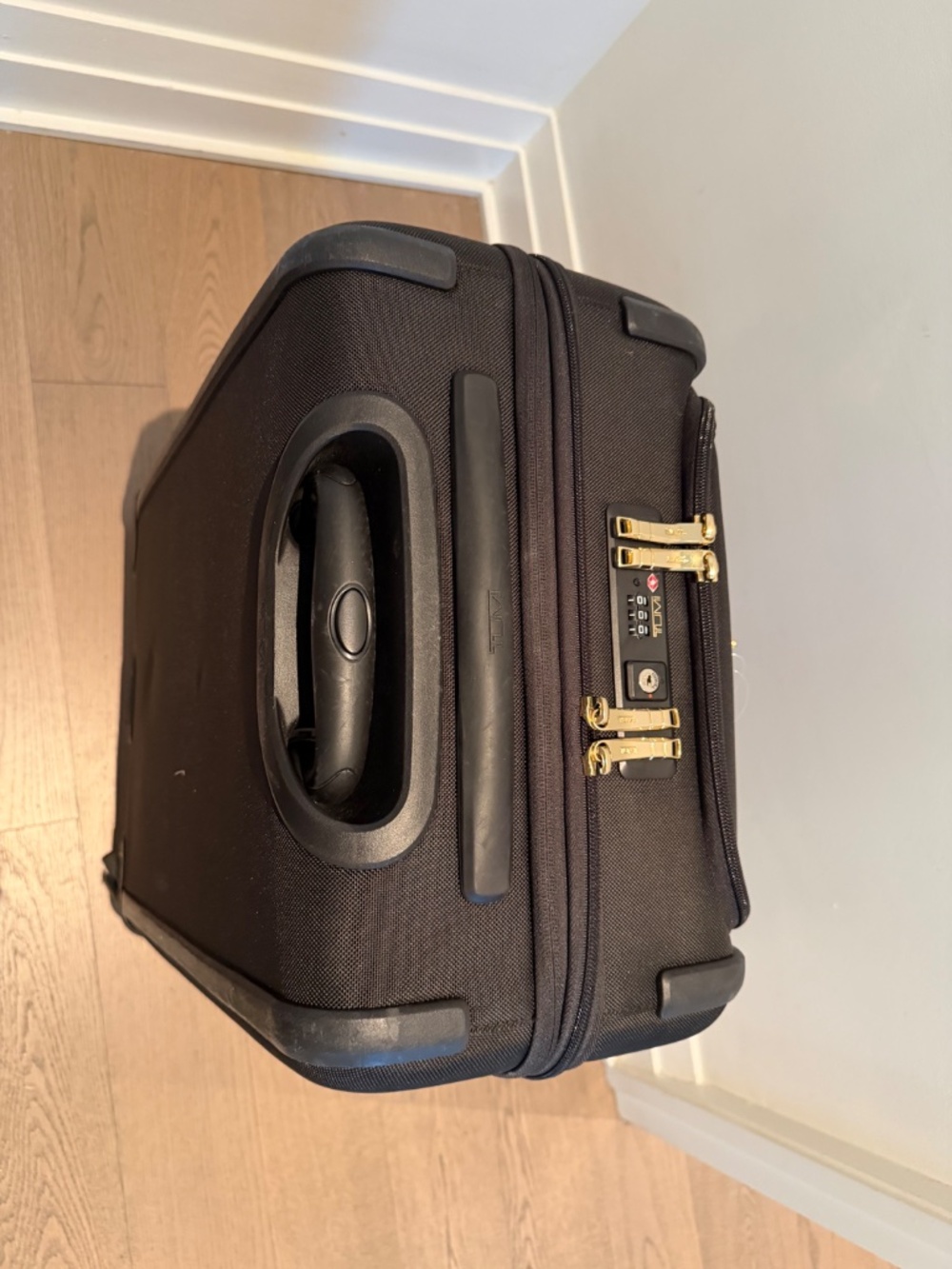 Tumi Black and Gold Cabin (expandable) 4 roller luggage - Picture 5 of 10